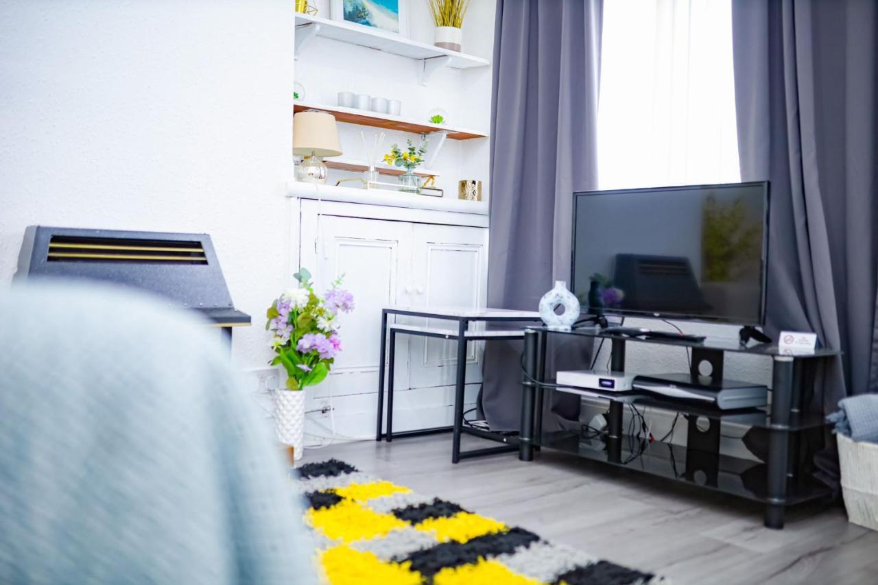 Beautiful 2 Bedroom House - Free Parking - Lt House Лестер Экстерьер фото